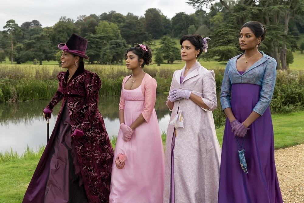 Lady Danbury (Adjoa Andoh), Edwina (Charithra Chandran), Mary (Shelley Conn) et Kate (Simone Ashley)